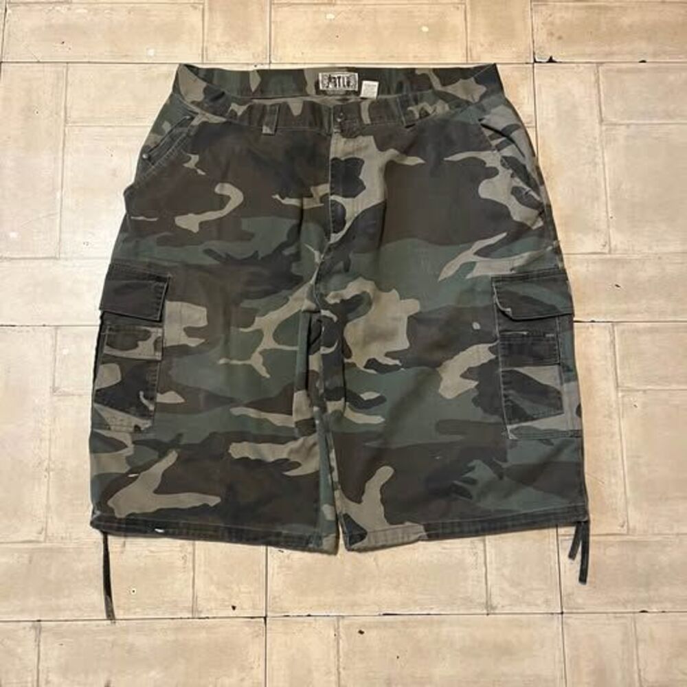 Men’s BTL baggy military camo shorts size 42